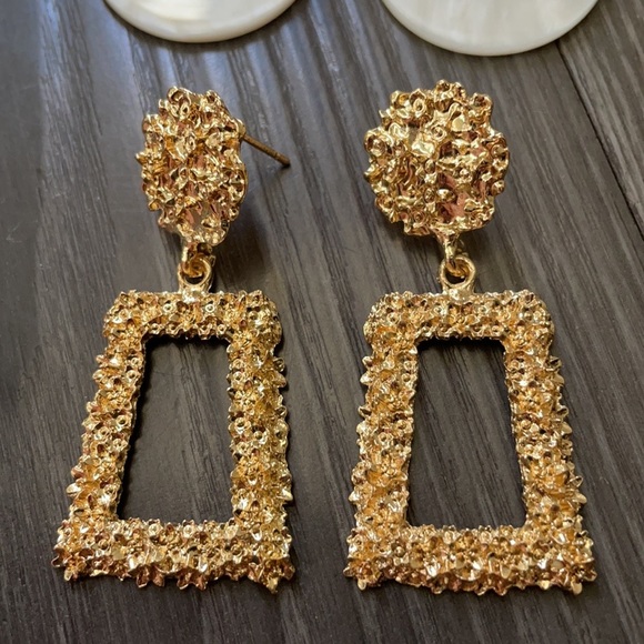 NEW Set of new trendy luxury gold earrings - Picture 8 of 15